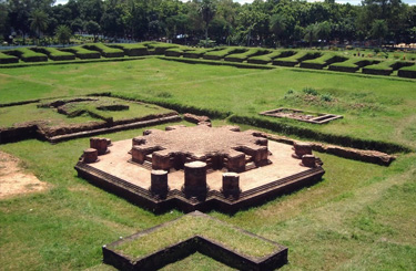 ARCHEOLOGICAL TOUR AT MOINAMATI & SONARGAON